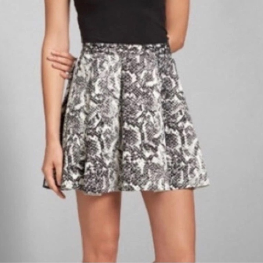 Abercrombie & Fitch Monochrome Large Snakeskin Neoprene Circle Skater Mini-Skirt